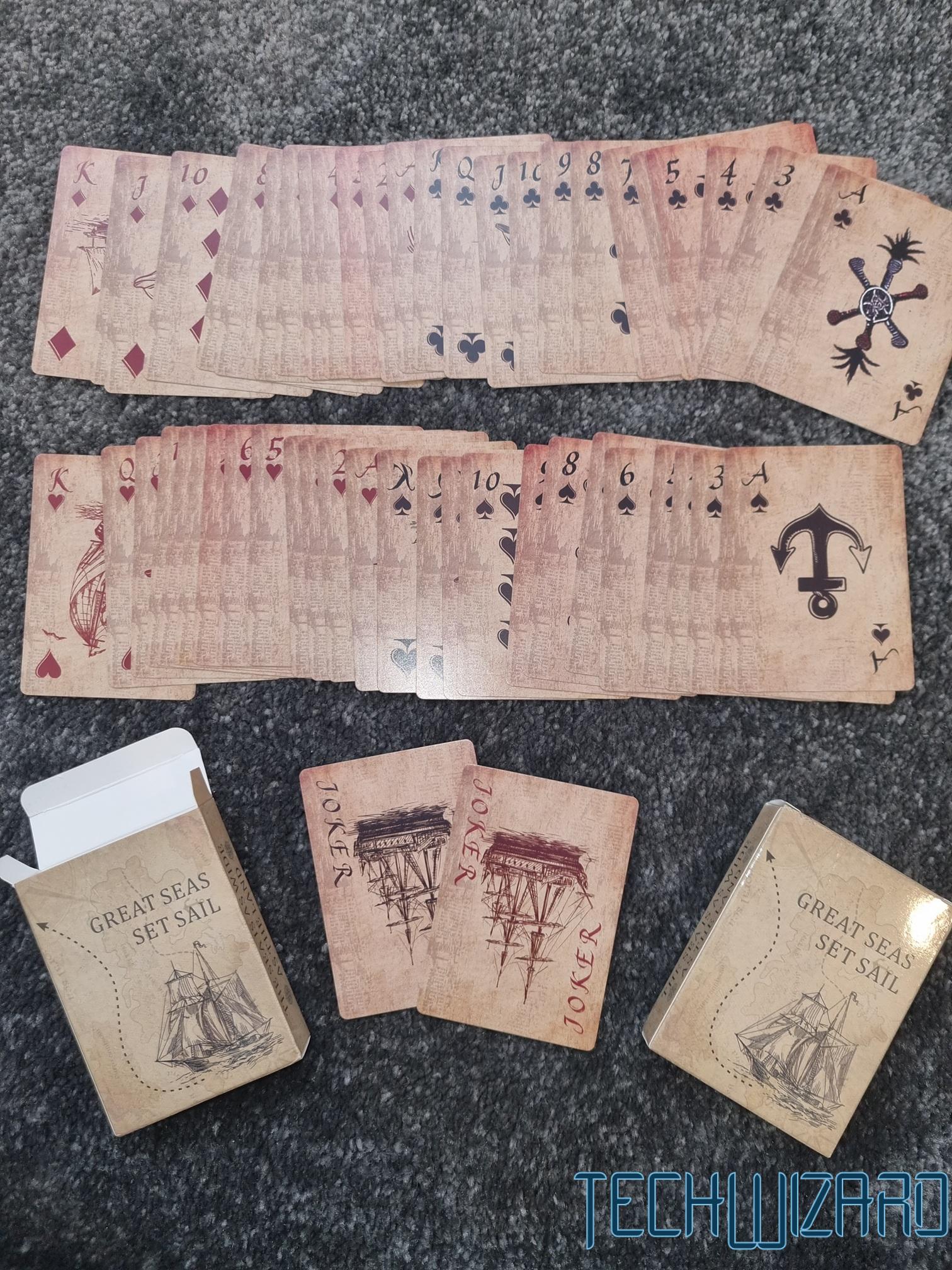 Francia kártya vintage stílusban – kiterített kalózos lapok jokerekkel, retro mintával